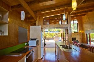 Køkken eller tekøkken på Paradise Holiday Homes Rarotonga
