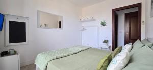 Posteľ alebo postele v izbe v ubytovaní Casa Rosy - Stanza privata con bagno esclusivo e parcheggio gratuito