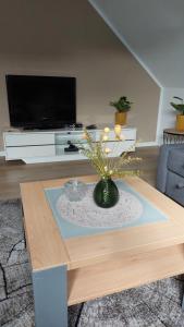 a living room with a coffee table with a tv at Schöne Ferienwohnung in Münster