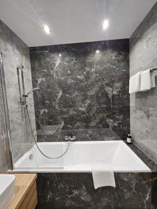 Kúpeľňa v ubytovaní Apartament Zamkowe Wzgórze