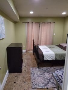 Ένα ή περισσότερα κρεβάτια σε δωμάτιο στο Spacious and Private 3BR, 3BA with free parking near Downtown Washington DC