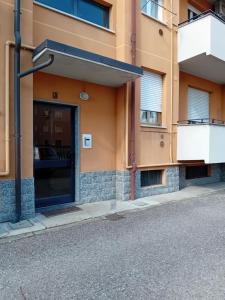 a building with an open door on a street at Casa Smile in Legnano