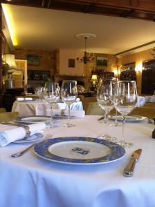 מסעדה או מקום אחר לאכול בו ב-Hostellerie de la Bouriane