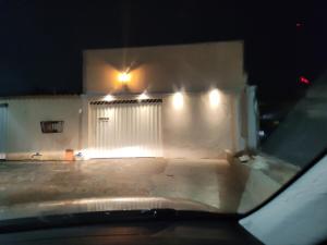 Mynd úr myndasafni af Casa funcional - 02 quartos, 02 camas de casal, 01 cama de solteiro, cozinha gourmet e garagem para carro pequeno í Ji-Paraná