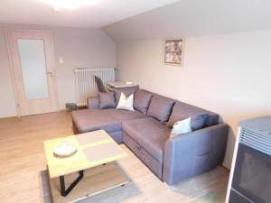 a living room with a couch and a coffee table at Ferienwohnung Uschi 1 in Peiting