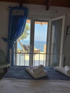 a bedroom with a bed with a view of the ocean at House Gylisma in Kámbos