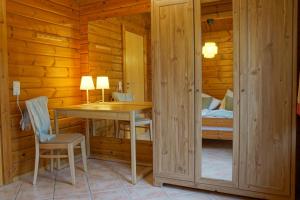 เตียงในห้องที่ Familienurlaub im Wald am Twistesee Ferienhaus 20 nur 300 m zum See - Grill & Terasse & hundefreundlich - Twistesee-Ferien +17 ภาพ