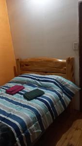 マラルグエにあるCabaña Quincho Luz de Lunaのベッド1台(タオル2枚付) +28枚の写真