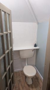 A bathroom at Windmill House, Clongill