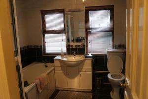 A bathroom at Windmill House, Clongill