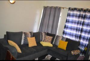 Day Time Only Apt -Stay at KES 2000 in Ruiru的休息区