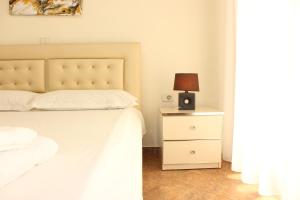 Φωτογραφία από το άλμπουμ του Megrooms στους Αγίους Σαράντα