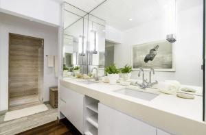 Ένα μπάνιο στο Villa SARONG +37 φωτογραφίες