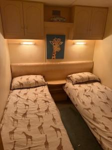 Ένα ή περισσότερα κρεβάτια σε δωμάτιο στο Sunkist holiday home from home +6 φωτογραφίες