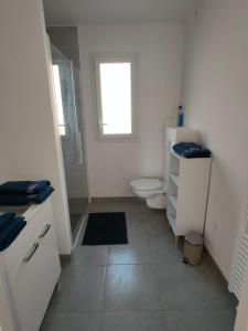 Koupelna v ubytování Appartement à 50 m de la mer, idéal famille