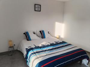 Postel nebo postele na pokoji v ubytování Appartement à 50 m de la mer, idéal famille