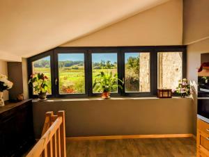 Gambar di galeri bagi Vineyard Villa with Pool and Hot Tub di Razac-de-Saussignac