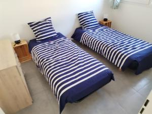 Postel nebo postele na pokoji v ubytování Appartement à 50 m de la mer, idéal famille