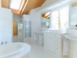 Koupelna v ubytování Orion - Luxuriöse Duplex Wohnung in Grindelwald