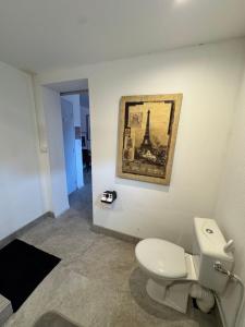 Ένα μπάνιο στο Chambre Master Parisienne