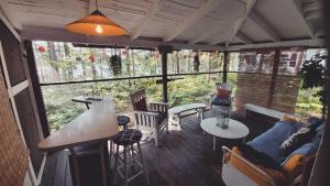 Istumisnurk majutusasutuses Private Island, 5 Homes, 2 HotTub, Boat -Sleeps 17