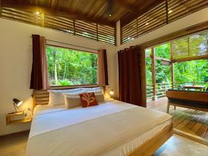 Una cama o camas en una habitación de Satta Lodge