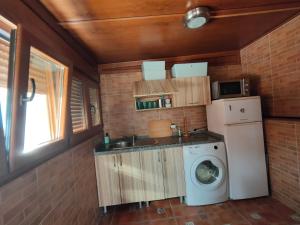Kuchyň nebo kuchyňský kout v ubytování Adosado 160 metros, proximo a la playa y muy espacioso