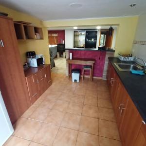 Kuchyň nebo kuchyňský kout v ubytování Chalet con piscina LUA HOME