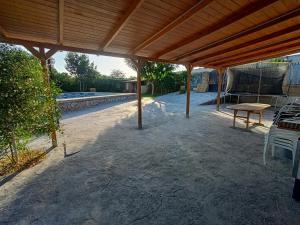 Balkón nebo terasa v ubytování Chalet con piscina LUA HOME