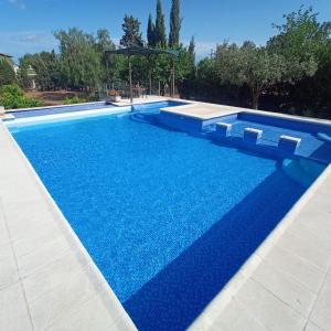 Bazén v ubytování Chalet con piscina LUA HOME nebo v jeho okolí