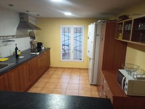 Kuchyň nebo kuchyňský kout v ubytování Chalet con piscina LUA HOME