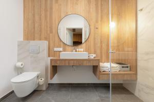 Ένα μπάνιο στο Apartamenty Jantaris by Noclegi Renters