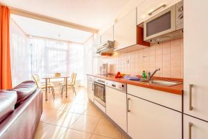 Η κουζίνα ή μικρή κουζίνα στο Residenz Meeresblick B Fewo 1