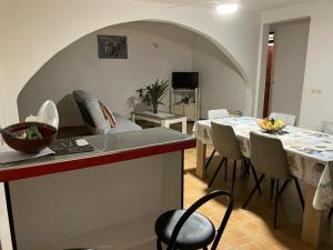 a kitchen and dining room with a table and chairs at La Maison d 'Hippolyte in Vieux-Habitants