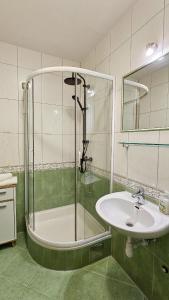 Koupelna v ubytování MBA 1 Beach Apartment + 150 fotografií