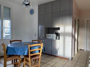 Kuchyň nebo kuchyňský kout v ubytování Maison de village