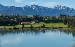 a large body of water with mountains in the background at Alpenlodge Lechbruck Allgäu - Fewo 13, hochwertige Ausstattung, Allgäu, inkl Golf-Rabatt, Lechbruck am See in Helmenstein