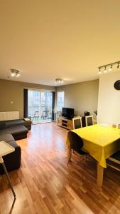 Posezení v ubytování Central Spacious Retreat Close to Royal Mile with Full Fibre Wi-fi & Free Parking