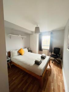 Postel nebo postele na pokoji v ubytování Central Spacious Retreat Close to Royal Mile with Full Fibre Wi-fi & Free Parking