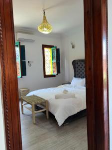 Postel nebo postele na pokoji v ubytování Riad Tayssir 4 Suites