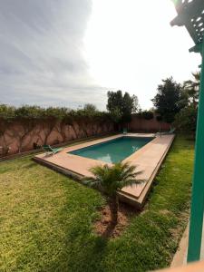 Bazén v ubytování Riad Tayssir 4 Suites nebo v jeho okolí