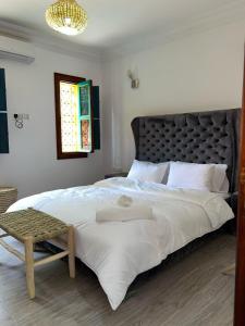 Postel nebo postele na pokoji v ubytování Riad Tayssir 4 Suites