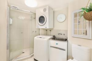 Kopalnica v nastanitvi Central Mooloolaba Beachfront Apartment - Located in Sandcastles Resort