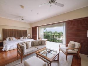 The Terrace Club Wellness Thalasso At Busena的休息区
