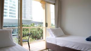 Postel nebo postele na pokoji v ubytování Breeze Inn Gold Coast