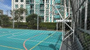 Tenis lub squash w obiekcie Modern, large and equipped lub w pobliżu