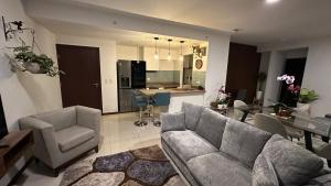 Kuchnia lub aneks kuchenny w obiekcie Modern, large and equipped