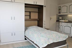 Η κουζίνα ή μικρή κουζίνα στο Haus Barbara - Schwimmbad und Sauna im Haus - Whg 2 +5 φωτογραφίες