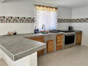 a kitchen with a sink and a stove at Cabaña Cedros Mineral del Chico in Mineral del Chico