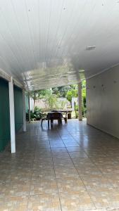 an empty room with a ping pong table in it at Casa Beija Flor in Novo Airão